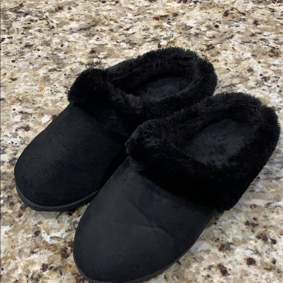 unknown Shoes - 🖤FREE with any bundle size 7/8 house slippers